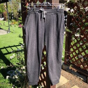 Vuori Women’s Charcoal Joggers, sz med